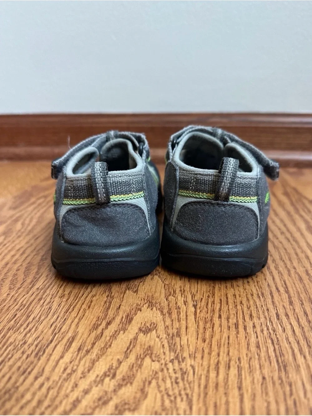KEEN Newport Sandals Boys 12 Gray/Green
